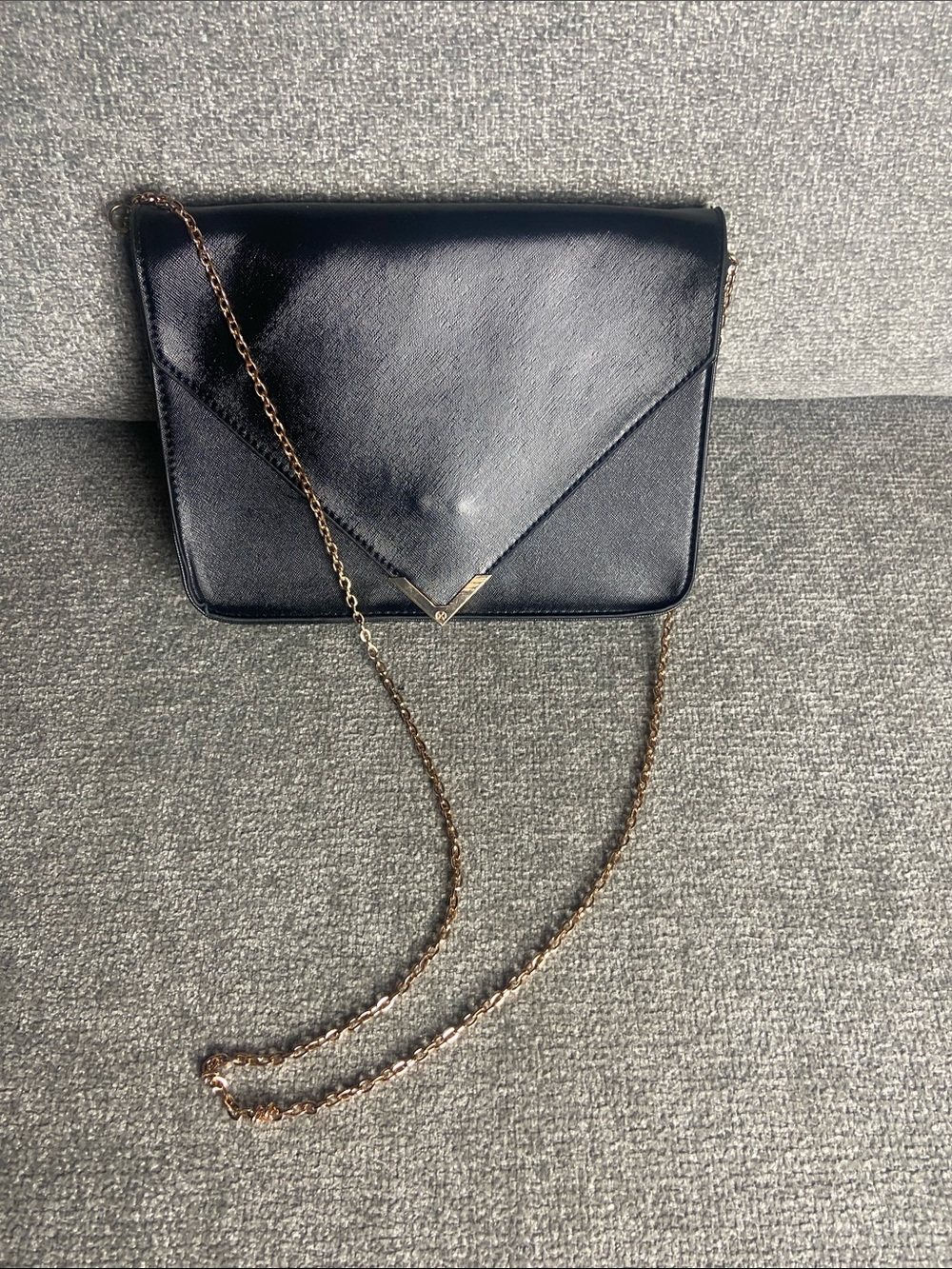 Moda Luxe Black Envelope Crossbody with Gold Chain Accent